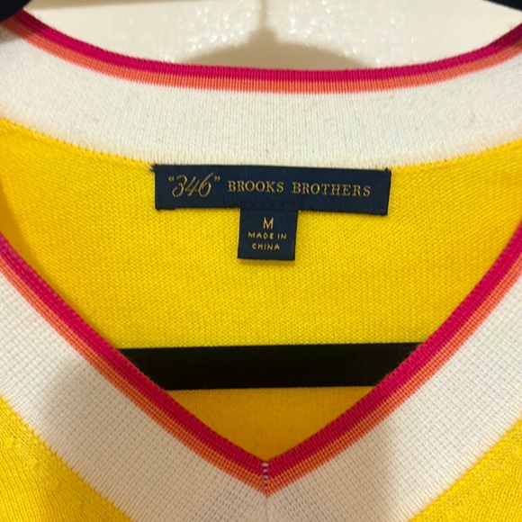 346 Brooks Brothers Yellow Sweater. - Picture 3 of 5